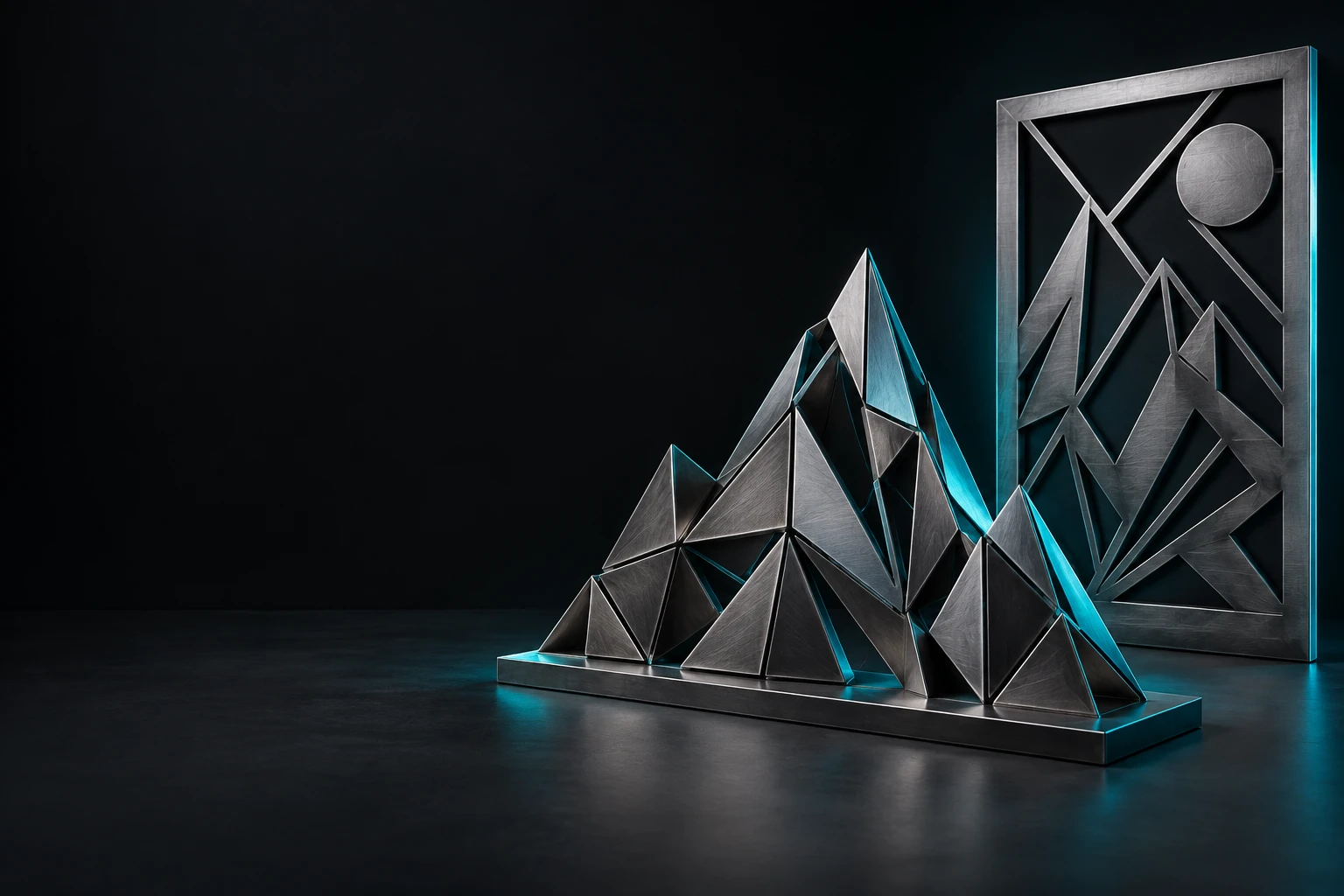 Escultura e painel geométricos em metal